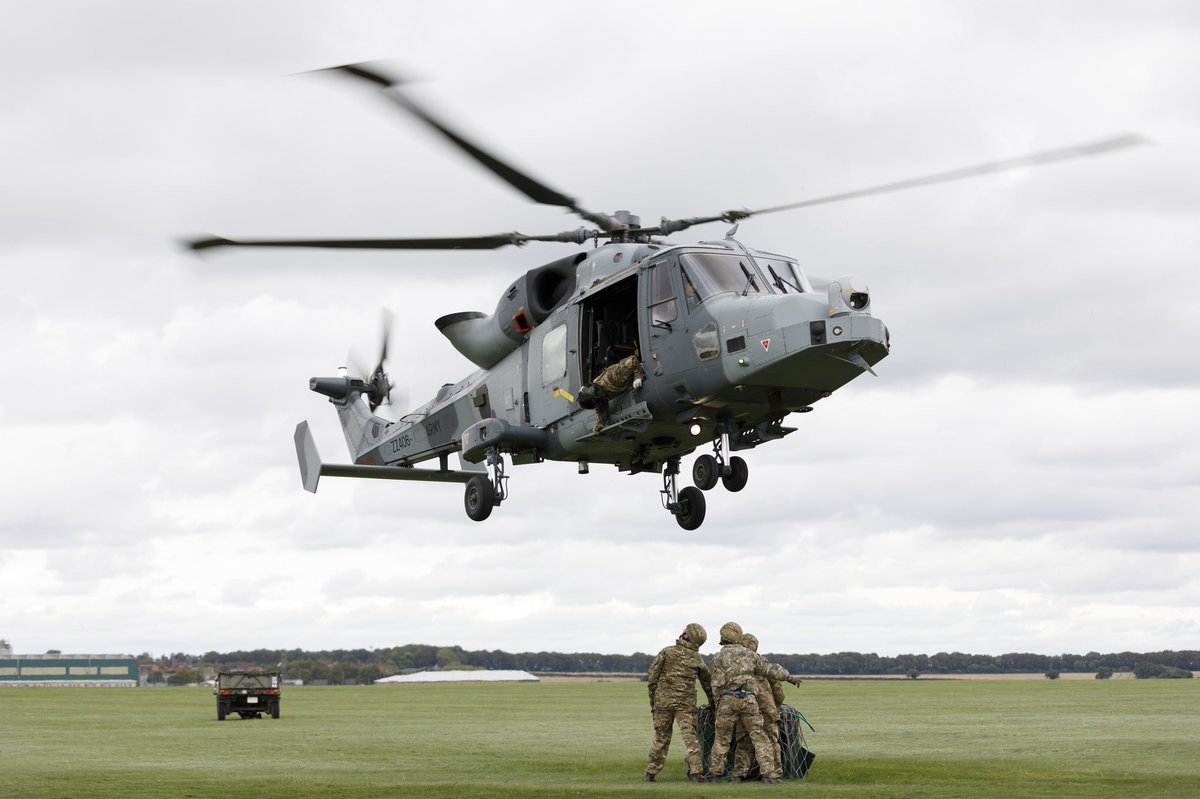 1st_AviationBCT's tweet image. Today saw the formation of 1st Aviation Brigade. This provides Defence with deployable and scalable Aviation command and control. The Brigade is immediately on Ops in the UK in support of Covid Support Force #flyfightlead #combataviation @ArmyAirCorps @ComdJHC @dcomd_jhc @ahfhq