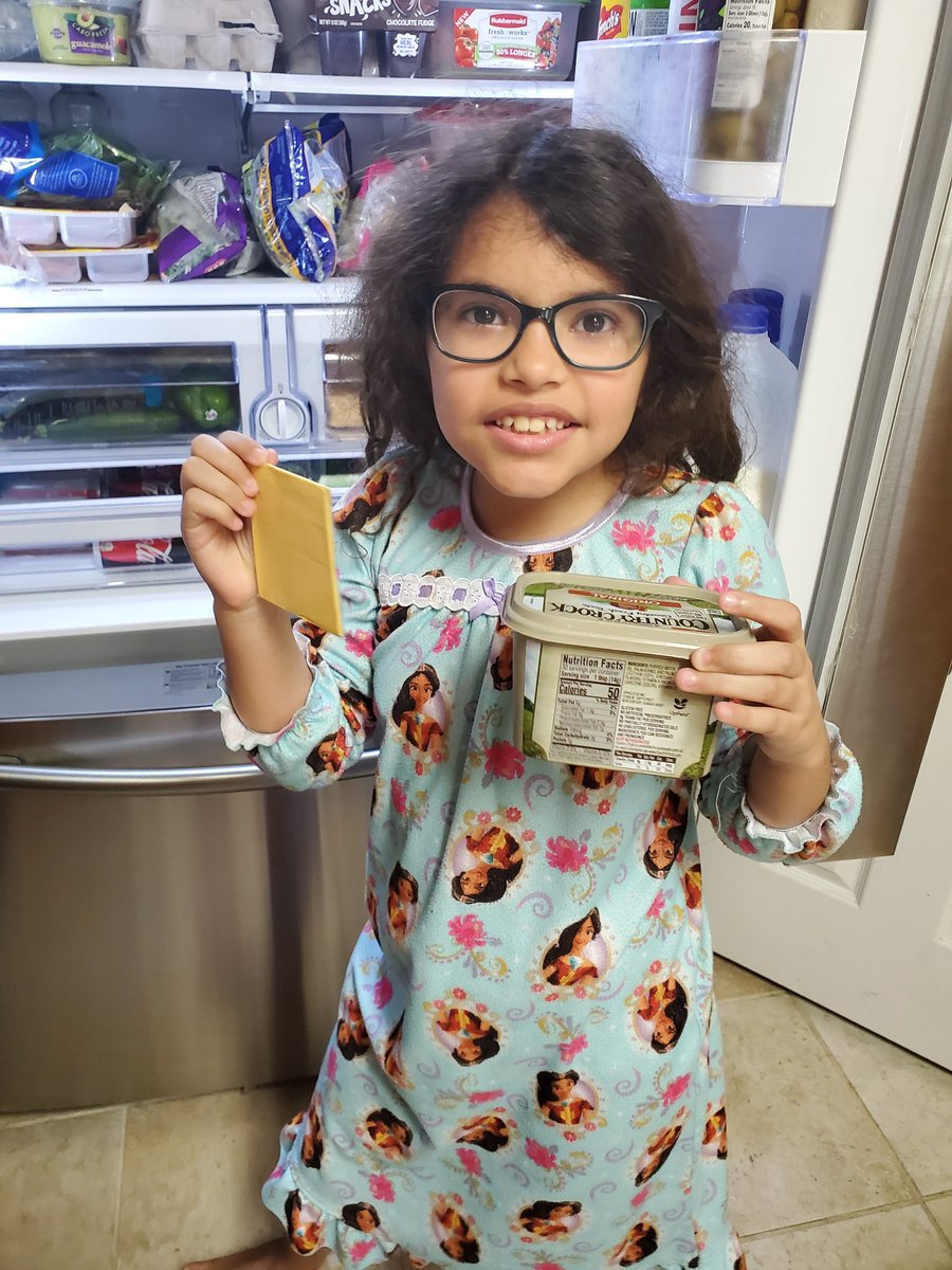 KasandraElvir's tweet image. Today, while still in her pajamas (hehe),  Evie took some pics for her procedural writing paper. Can you guess what she was making based on these 4 images!? 
@lsmithclass @HumbleISD_TE @TimbersSuper2nd