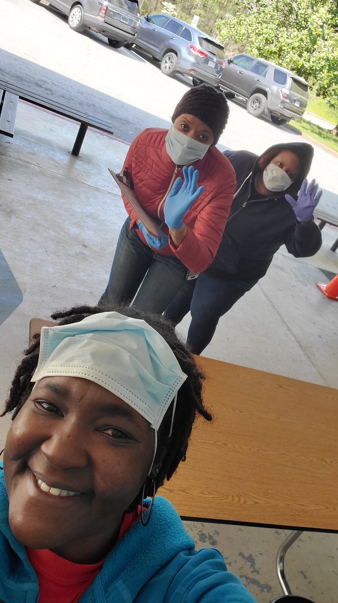 An educators love is endless! Brookview Elementary is serving our Pandas technology (3rd-5th grades) &amp; food!! #FCSrising