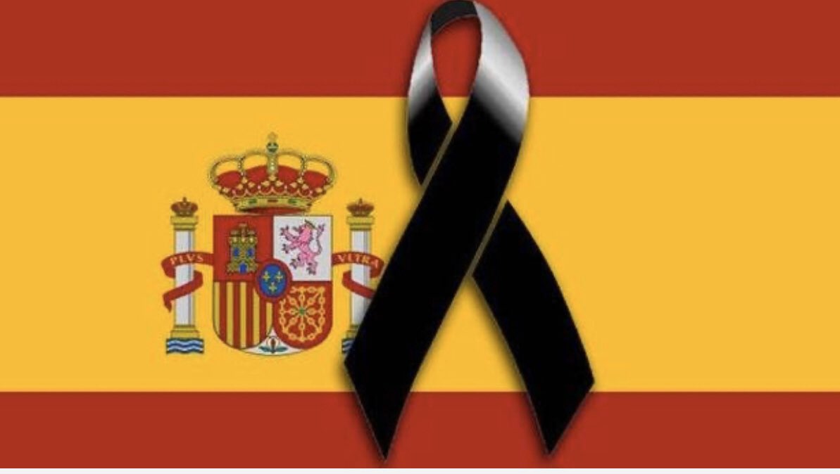 Ivangutipal's tweet photo. Os propongo a todos los que os apetezca, por las desgracias que estamos viviendo y que a todos nos afectan, el utilizar el distintivo d luto de nuestra bandera en nuestras redes sociales.
Va por ellos. https://t.co/oOf4KBUlO0