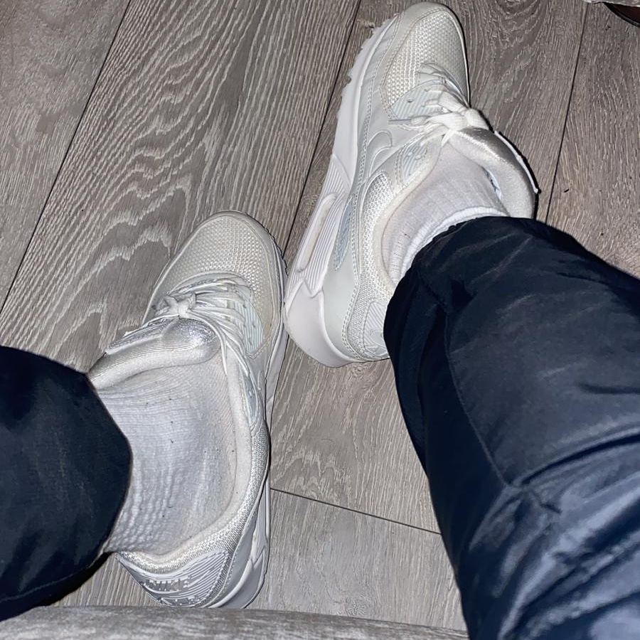 MagicNikeXXX's tweet photo. #nike #scally #airmax #trackies #socks https://t.co/2aCLmixJd1