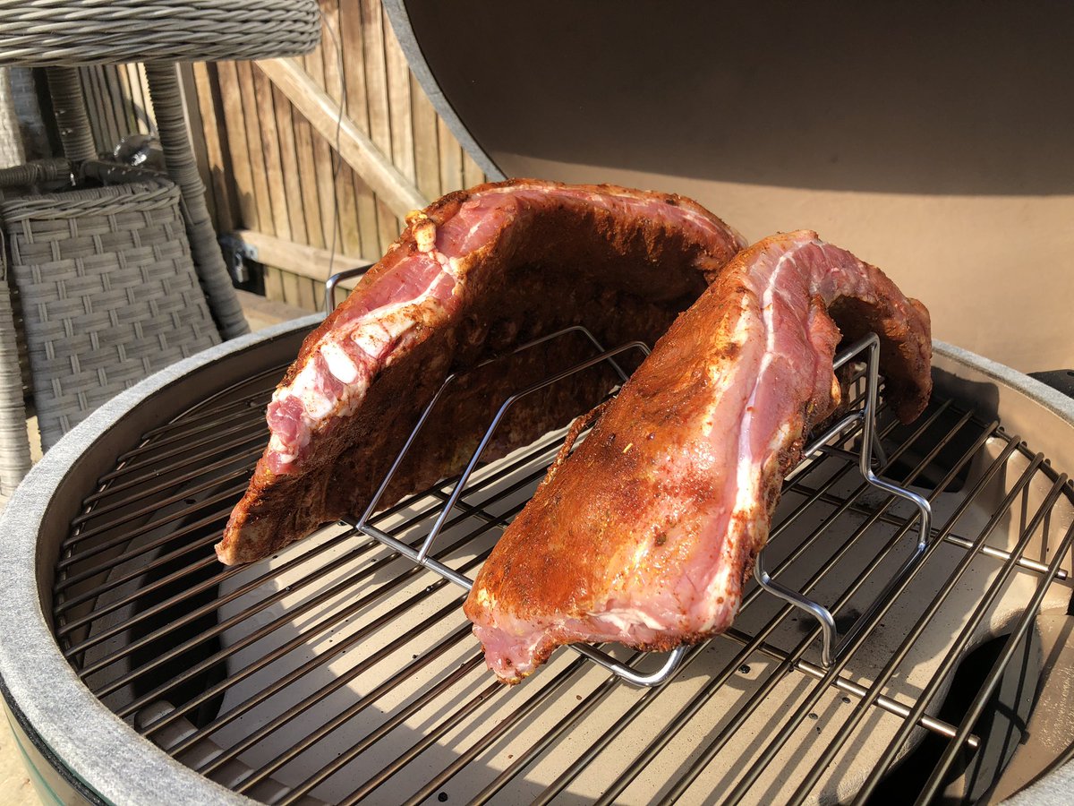 tbutler1008's tweet photo. Been playing with my new toy. Going to bring some new bit to the table with my business @pigonastick2012 thank you @BigGreenEgg #biggreenegg #smoker #bbq #meat #smoke #beercanchicken #porkribs #fingerlickinchicken #gammon https://t.co/jj9PCTWFqu