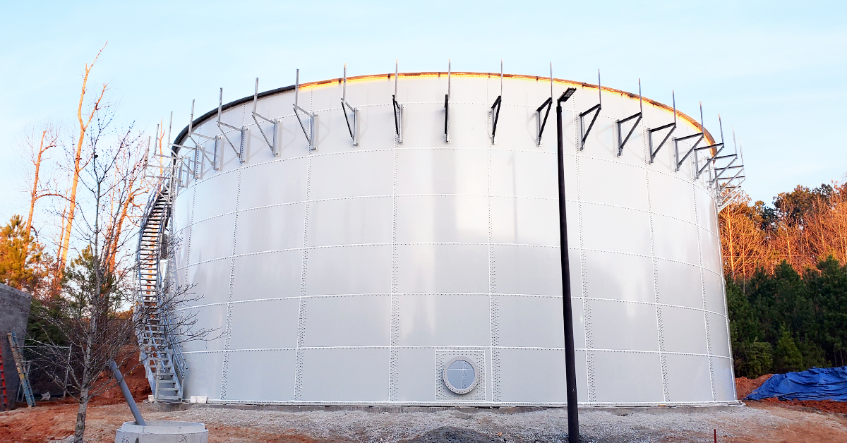 TankConnection's tweet photo. This bolted RTP (rolled, tapered panel) liquid storage tank in Georgia has a total volume of 1,061,709 gallons (4,019 cubic meters). The tank is designed for the attachment of a membrane cover and is being used as wastewater storage. #wastewaterstorage #boltedtank #tankconnection https://t.co/p7eZrt3j6F
