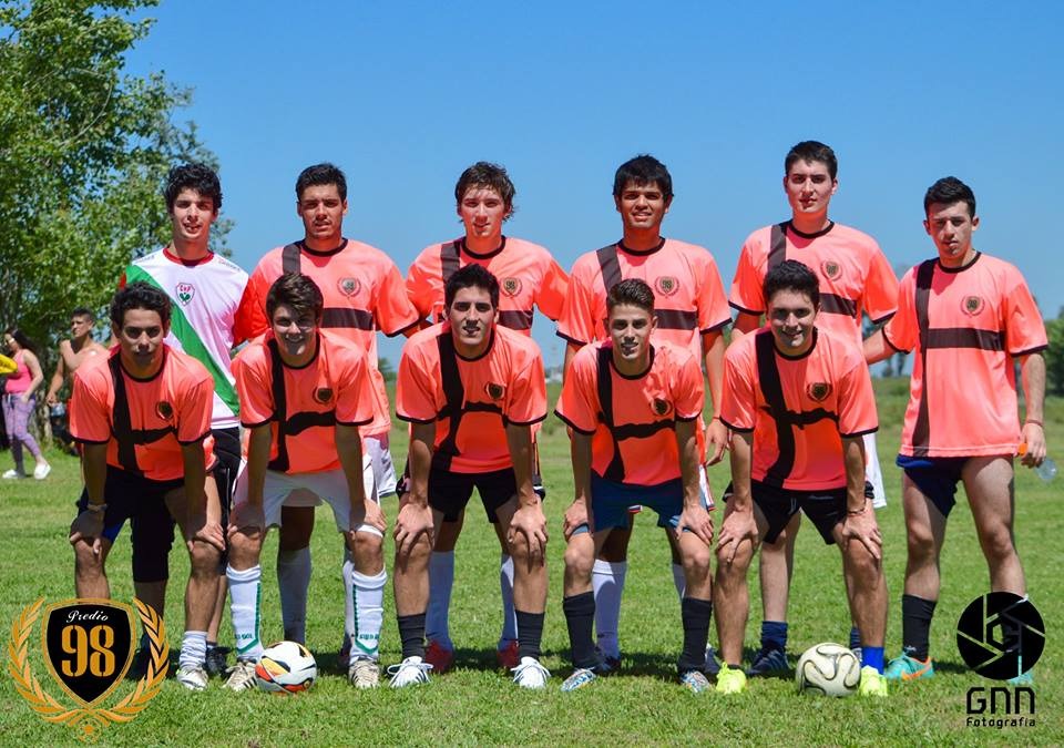 Año 2016: Snapchat se encontraba en pleno auge 👻, Independiente del Valle era el Liverpool de Klopp y “Hasta el amanecer” de Nicky Jam lideraba el ranking de Spotify 🎧

EL MÁS GRANDE DEL INTERIOR comenzaba a caminar.

instagram.com/p/B-akfTMDnJ0/