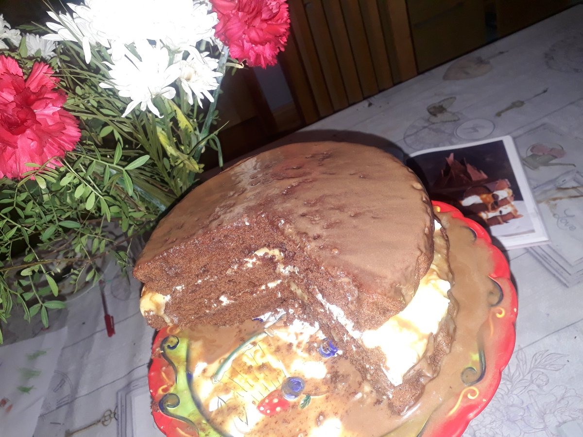 mssweeneyhomeec's tweet photo. A tough few days made better by a decent slice of cake. Butler's Chocolate Salted Caramel cake to be precise. Made with the help of my daughter who saw caramel made from scratch #lifeskills
#homeeconomics #caramelisation
@ATHE_HomeEc @jctHomeEc @ButlersChocs @colaistetreasa https://t.co/gtysRqLSSj