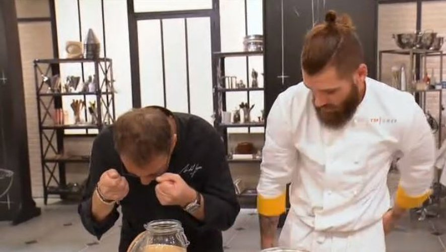 lzedr_'s tweet photo. "Chef, pour battre chef Etchebest, je vais partir sur la tomate
- Mais c'est pas un cucurbitacée Jordan 
- C'est un parti pris, je prends mes responsabilités" #TopChef https://t.co/SMqbZDRMXs