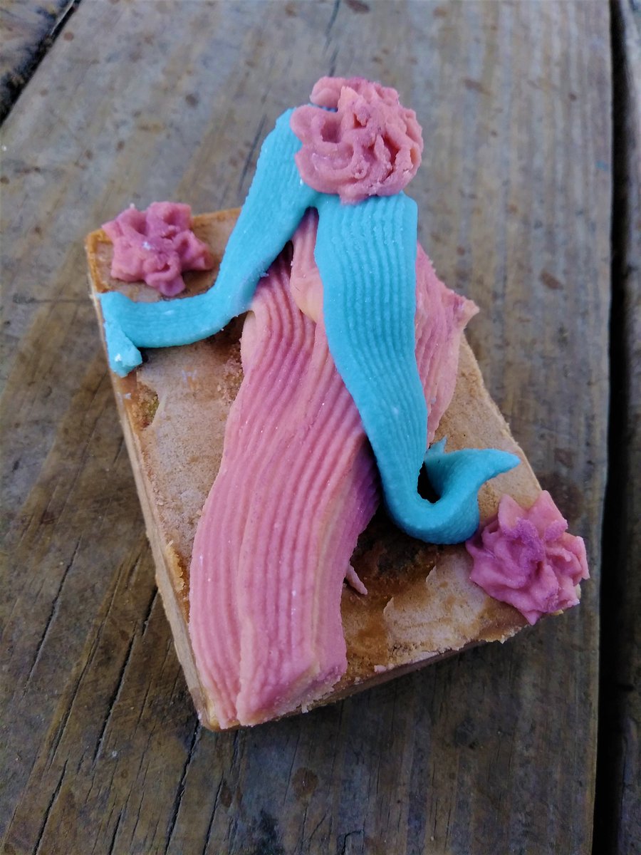 rockabillysoap's tweet image. The kitsune is waiting for us off in the distance. She'll follow you home just be aware that she's a little mischievous.

Art by @AttemptsLife

#handmadedice #DICE #Kickstarter #ttrpg 
kickstarter.com/projects/soapy…