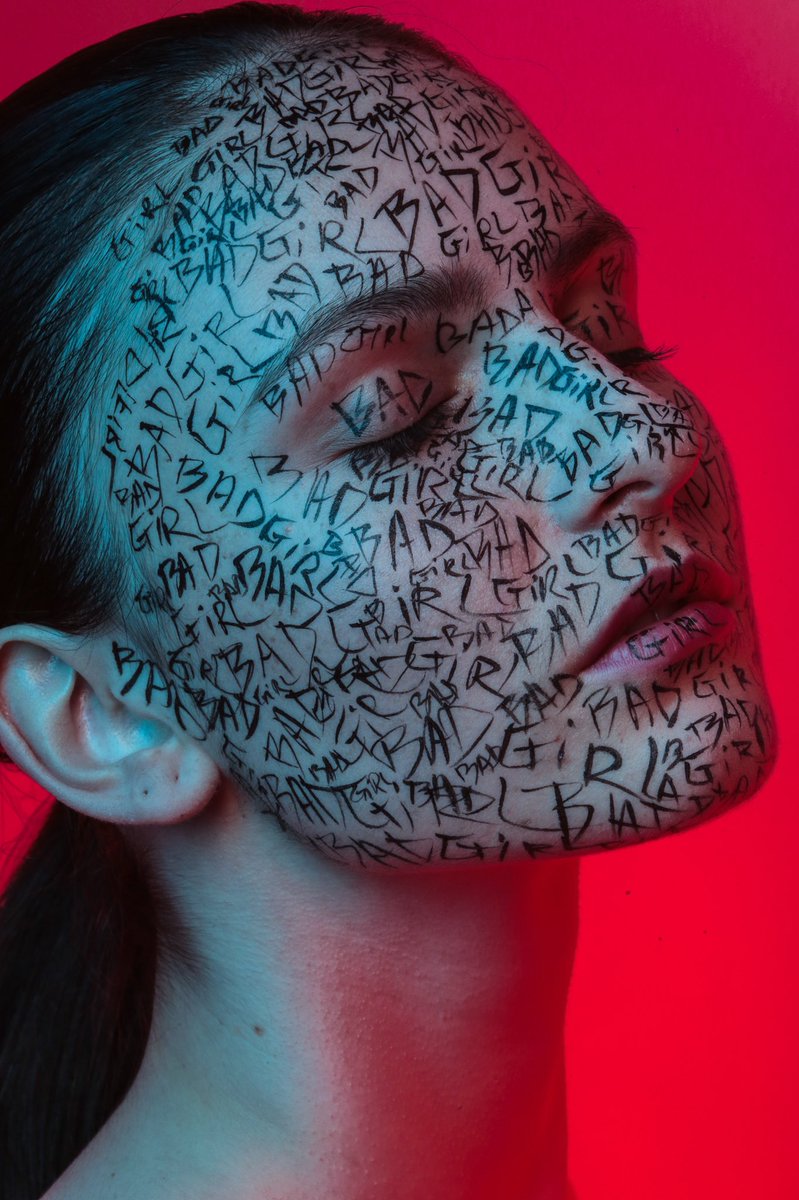 Gaiabrnt's tweet photo. Bon les copains faites moi percer sur Insta svp pour la visu❤️ Jss maquilleuse diplômée, je touche à tt types de makeup. Je fais aussi du sfx, je coiffe, jfais des photos, des costumes et des accessoires. Ça c’est quelques projets que j’ai fais 
Mon ig https://t.co/MSbQhQTbIl https://t.co/jnpxgECfy3