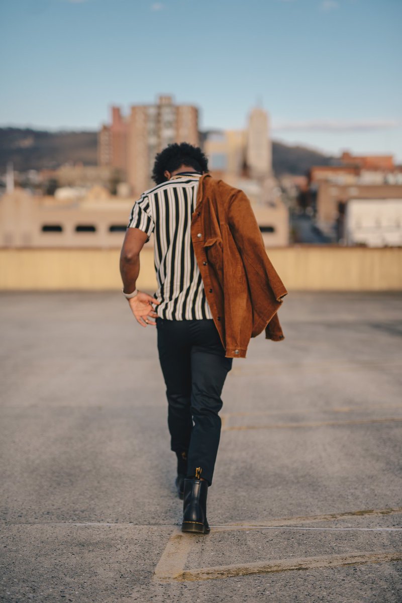 sonderapi's tweet image. Linked up w/ my guy for an Express collaboration and a quick social distancing approved flex 🦋 #expresspartner #expresslife