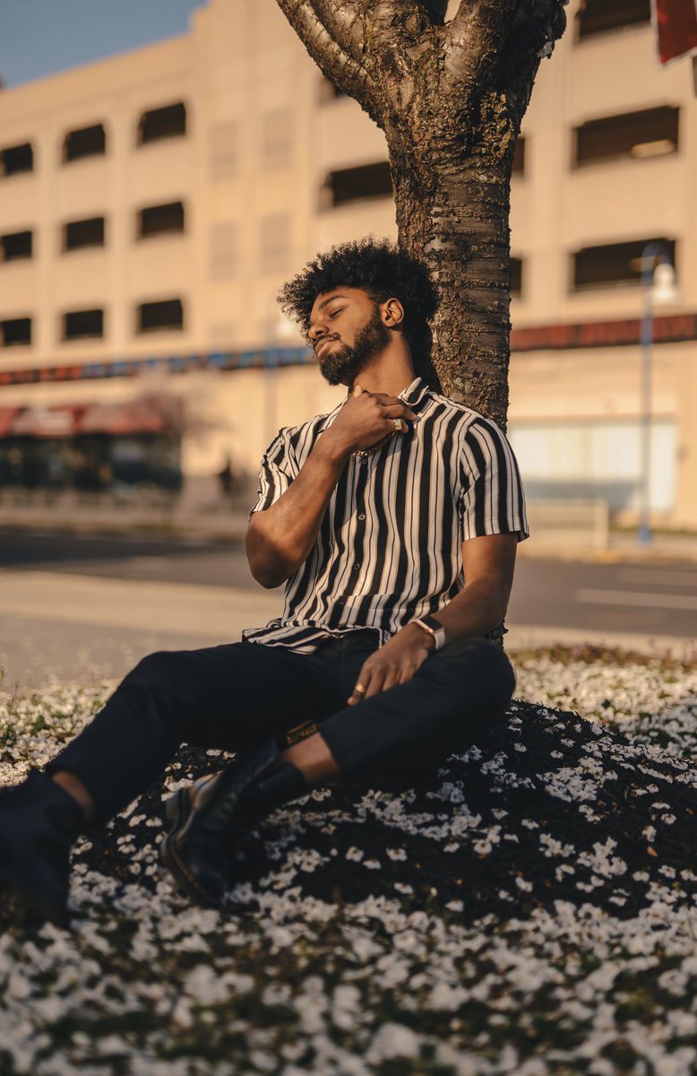 sonderapi's tweet image. Linked up w/ my guy for an Express collaboration and a quick social distancing approved flex 🦋 #expresspartner #expresslife