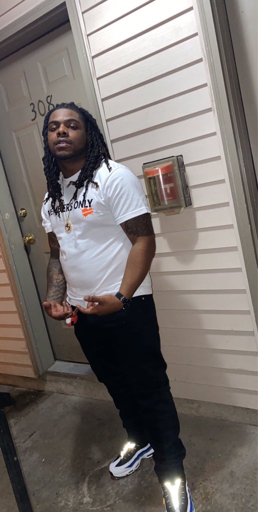 Don64Juan's tweet photo. Royal Nigga They Say Imma King W/o a Crown 🤴🏾🖤🦅 #Chapter20 https://t.co/8SSjS3a4J1