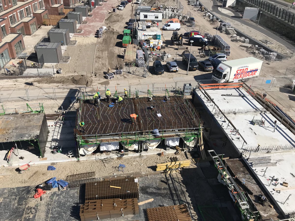 JPSchouten1's tweet photo. Realisatie 388 appartementen in Amsterdam voor #De Key door #BAMWonen in volle gang met in achtname van alle uitgevaardigde voorzorgsmaatregelen. Mooi te zien dat met goede afspraken met alle bouwpartners er toch met plezier gewerkt wordt. https://t.co/RVgVm4TsLO