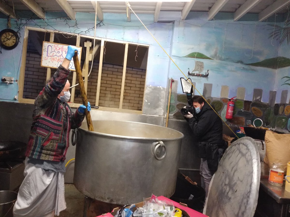 Help feed Londoners in need now; volunteers needed in Holborn kitchen to cook hot meals for vulnerable. Join this group t.me/joinchat/OL1Kt… Or DONATE justgiving.com/campaign/foodf… &amp; read this for health &amp; safety
gov.uk/government/pub…