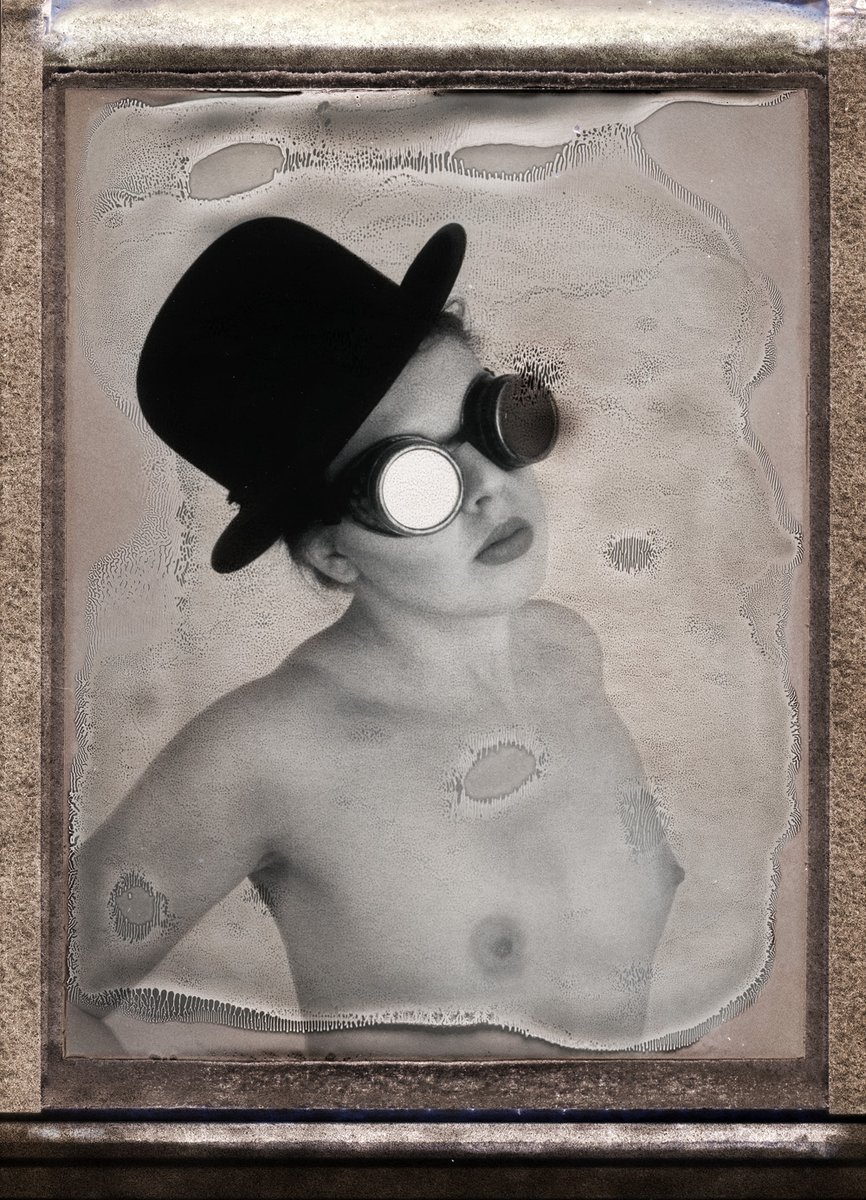 RayRapkerg's tweet photo. Peel-part instant film negative of Helen (Fujifilm FP-3000B) https://t.co/d8wjVzQ01B