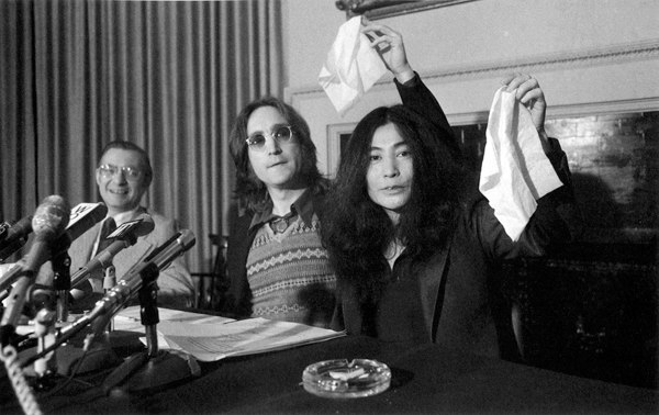 lightsofeirene's tweet photo. 1 апреля 1973 основана Нутопия — страна без границ, территорий и паспортов. В ней действуют только космические законы, и чтобы стать ее гражданином достаточно о ней знать https://t.co/fXNyfWuI9a https://t.co/TOg1rqWdet