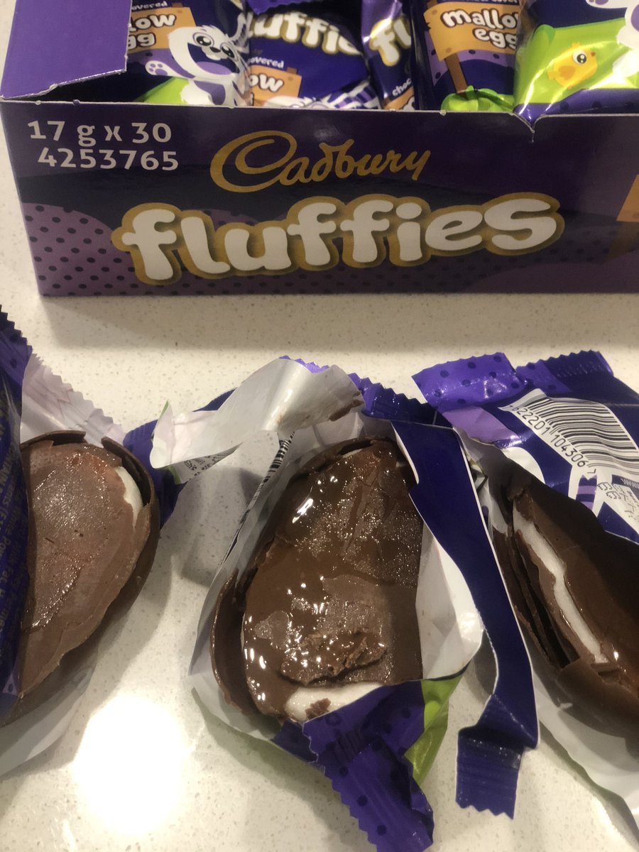 Hey <a href="/Cadbury_SA/">Cadbury Dairy Milk</a> what’s up with these gross - wet &amp; oily Fluffies 😝 This whole new box looks like they have been laced with something potent 😳