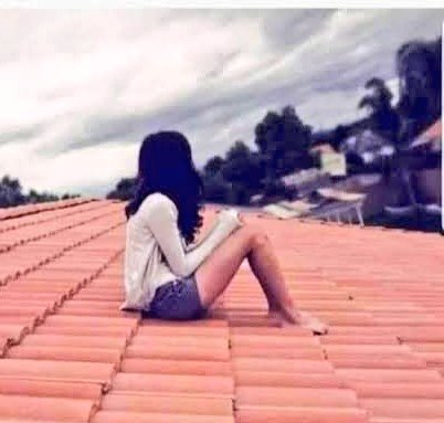 _Chal_Hatt's tweet photo. Girls ON Roof        Boys On Roof https://t.co/Gt7IYiVXJc
