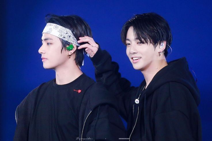 guk loves running his hand thru tae's hair: a sobbing today