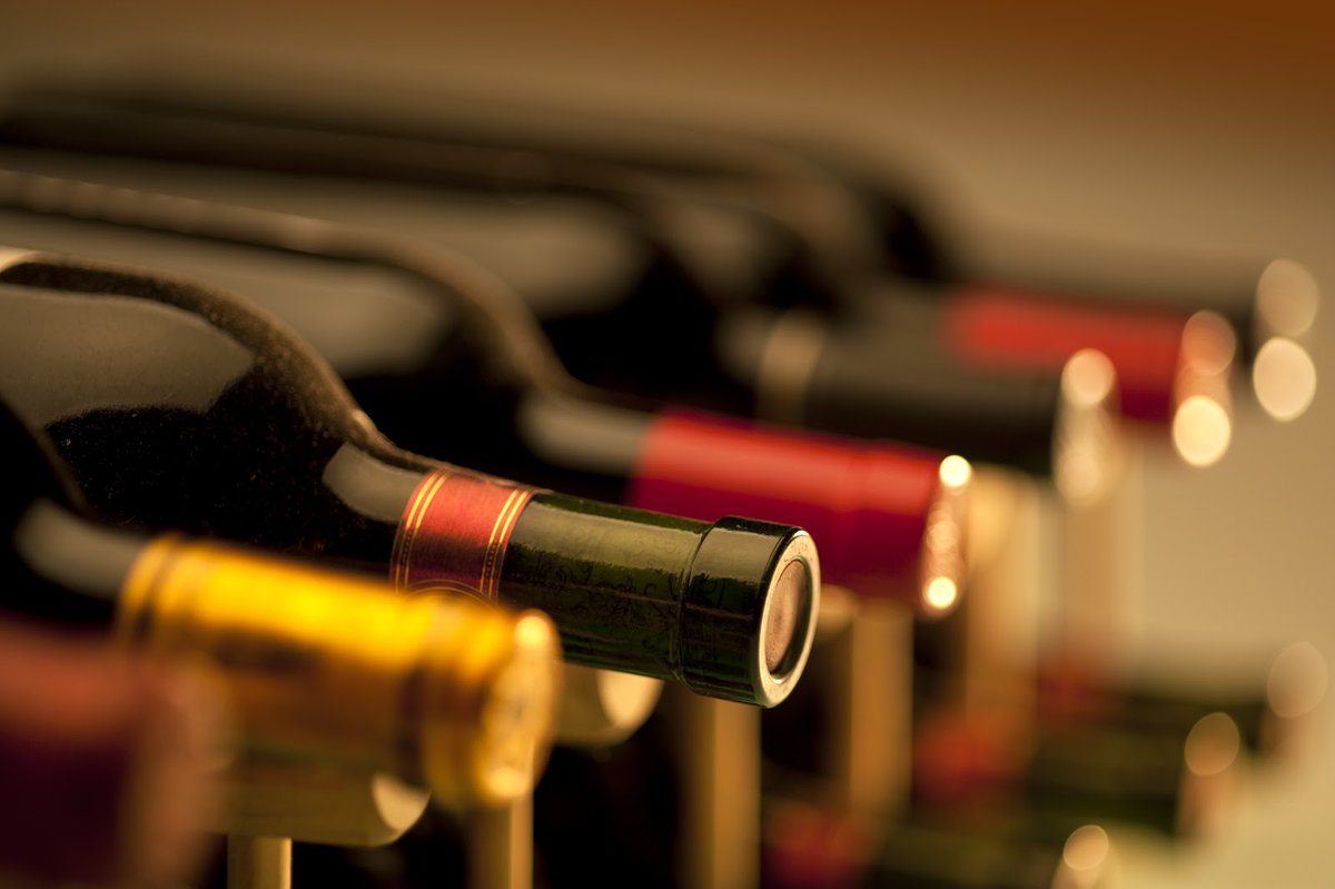 mych_recruiting's tweet photo. #WineHack
💡 Store your wine lying down. If the bottle is standing up, the cork could dry out and dwindle, possibly dropping into the wine. https://t.co/mTeIAS0vp3