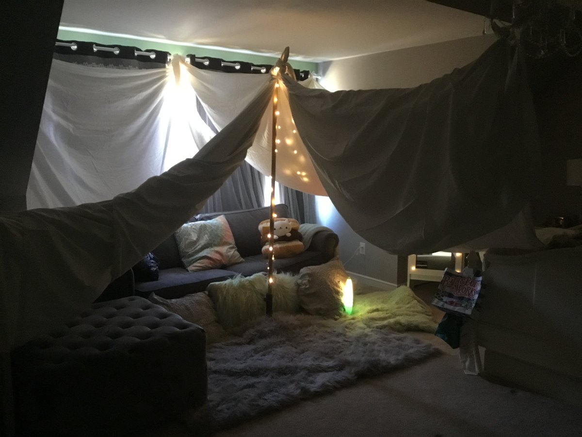 wagsinthemiddle's tweet image. Opened up today&apos;s topic of Medieval Castles by building our own forts... submissions are coming in! Tomorrow we begin our model castles.  #keepitinteresting #OnceaCard #MemorialRocks @MentorMemorial 🏰