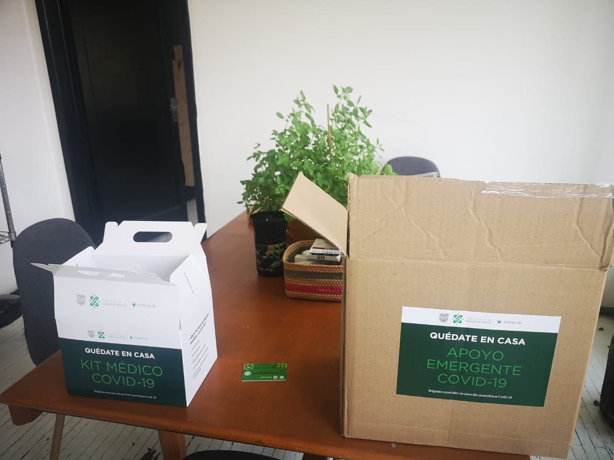 Dana_Corres's tweet photo. Ay. Quiero llorar y no sé cómo sentirme. Por ser caso sospechoso de COVID-19 (y que hablé a locatel y me quedé en mi casa) hoy vinieron a mi casa del @GobCDMX a traerme mi kit médico y una despensa. ¿Qué es esto? ¿Suecia? Me sentí así. https://t.co/bTToDn1Vi2
