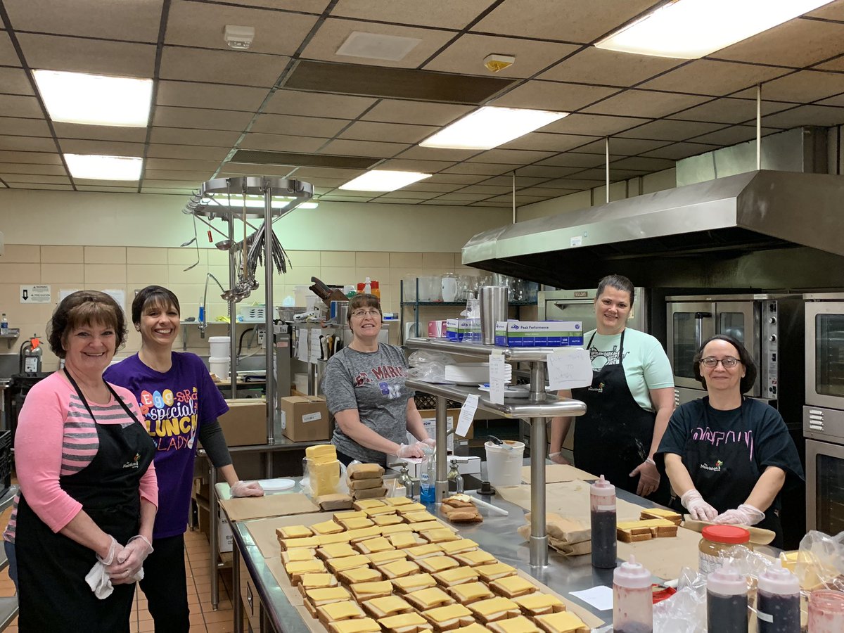 TNG_Teresa's tweet photo. Working hard to feed the children.  Thank you for everything you do! #momentsmatter #teamraybuckrocks #wearetng #tngfeedskids #godutch #tngfoodfun #trust #connections
@JoTNGRocks @PROUD2b_SSMSES 
@SmDutchNation @MSDutchpride2 https://t.co/mrE6zvM28S