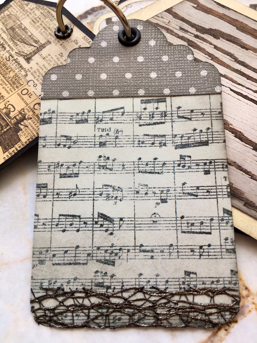Papercutsnsuch's tweet image. Finished up those tags! #HandmadeEphemera #journaltags amzn.to/2ysjV5J