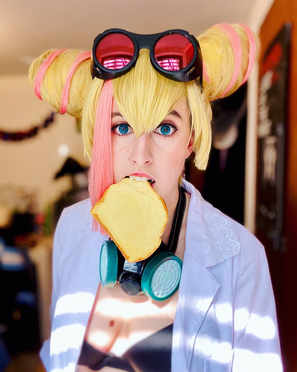 _then_perish_'s tweet photo. Uwaaa! I overslept and nearly missed #breadcon! 

I can’t believe this is how I debut Lucia for real but also.. it fits...

Wig is a Chibi with short wefts from @ArdaWigs and contacts are from @askUNIQSO 
#promare #cosplay #luciafex https://t.co/LwkNnFxta0
