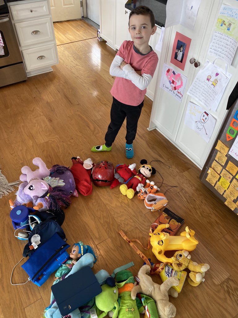 liz_stack24's tweet photo. Day 8 Art Lesson: Using objects in your house, create a color wheel. @HathawaySchool https://t.co/la19D3qa92