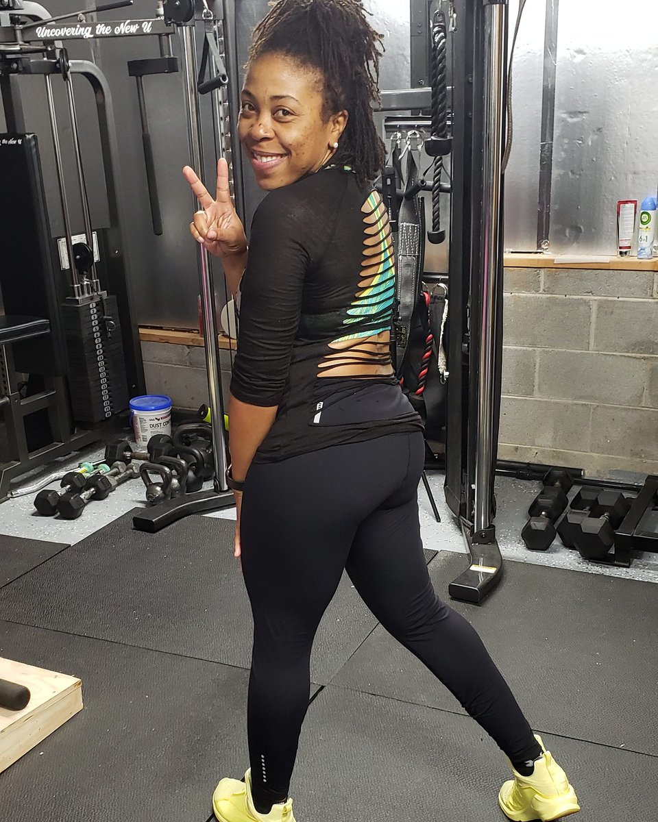 SherryAmor12's tweet image. Investing your health is a choice. I don't want to pay a doctor for things I can control. 2nd bootcamp complete and I am thankful for those who invested in their health with me 💙 #UncoveringthenewU #ItisAProcess #FitnessMotivation #CoachNesi #WorkoutFromHome