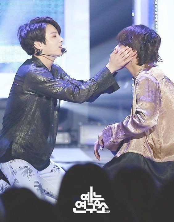 jungkook cupping taehyung's face 