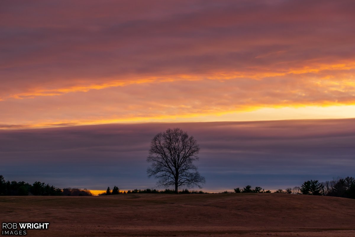 RobWrightImages's tweet image. Nice sunset to begin the month of April! This is going to be an incredibly difficult month across the world, so I hope there will be more scenes like this to give us as much peace as possible. I&apos;ll be out as much as I can to capture and share with you at home. 
📍 Rollinsford, NH