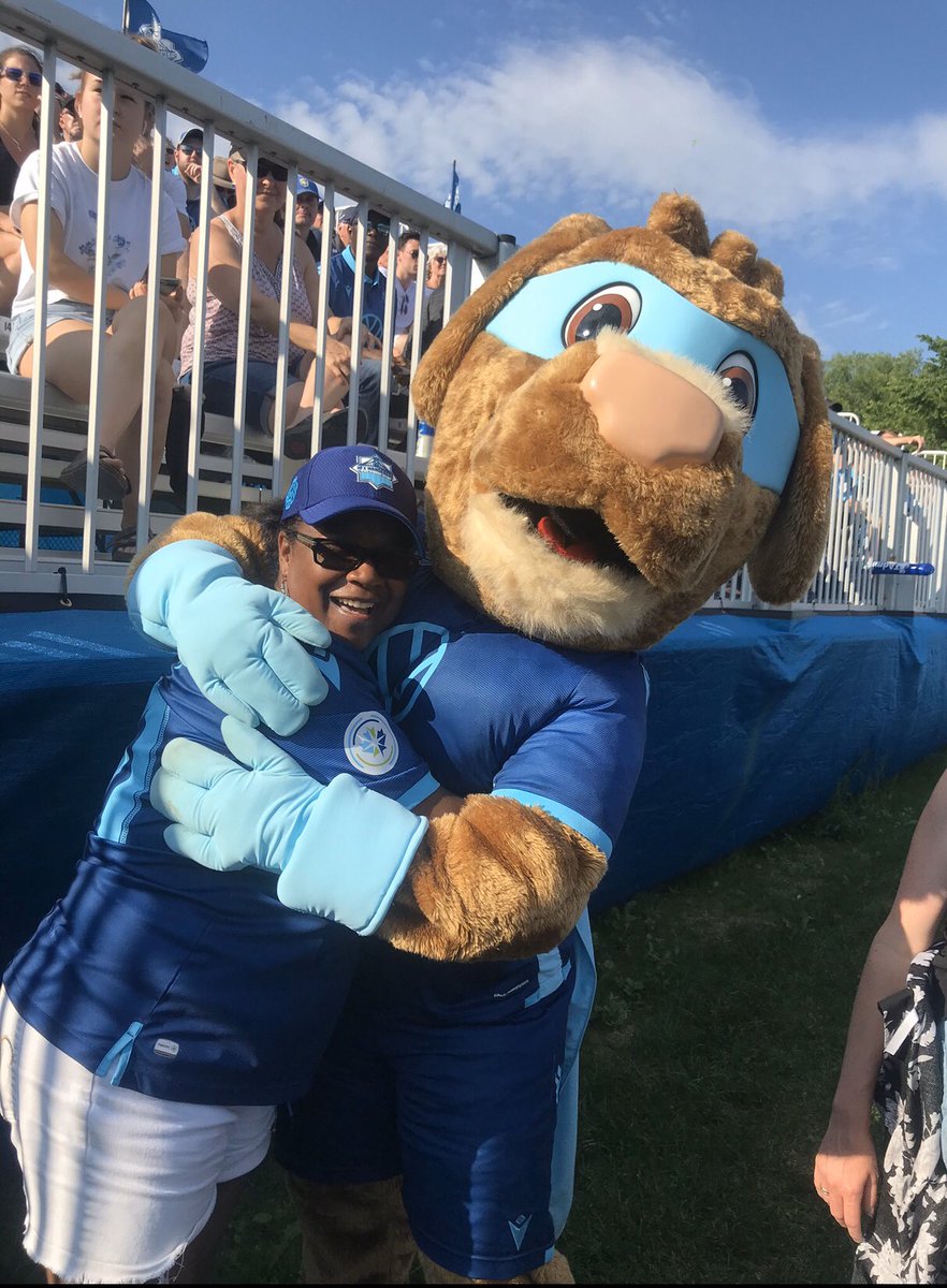 lillsearl88's tweet photo. @HFXWanderersFC #2019flashback what a fabulous year from beginning to end — new friends formed in Section 104!! Great sponsors and Rover love! 😂😂😂 https://t.co/QssUDq0144