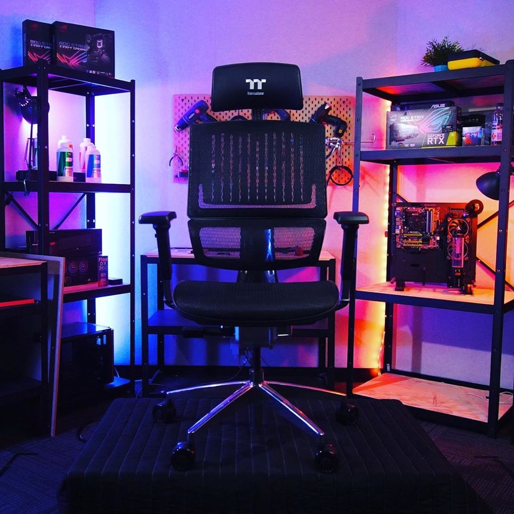JohnnyHsu6165's tweet photo. Introducing our new CyberChair E500

Staying home and safe is encouraged, here is a comfy mesh chair to accommodate your work and game stations!

Learn more https://t.co/E3fsT5vc0r 
Shop now https://t.co/TgvXgAcr3H

#ThermaltakeGaming #Thermaltake  #CyberChairE500 https://t.co/pTjyNUhFdH