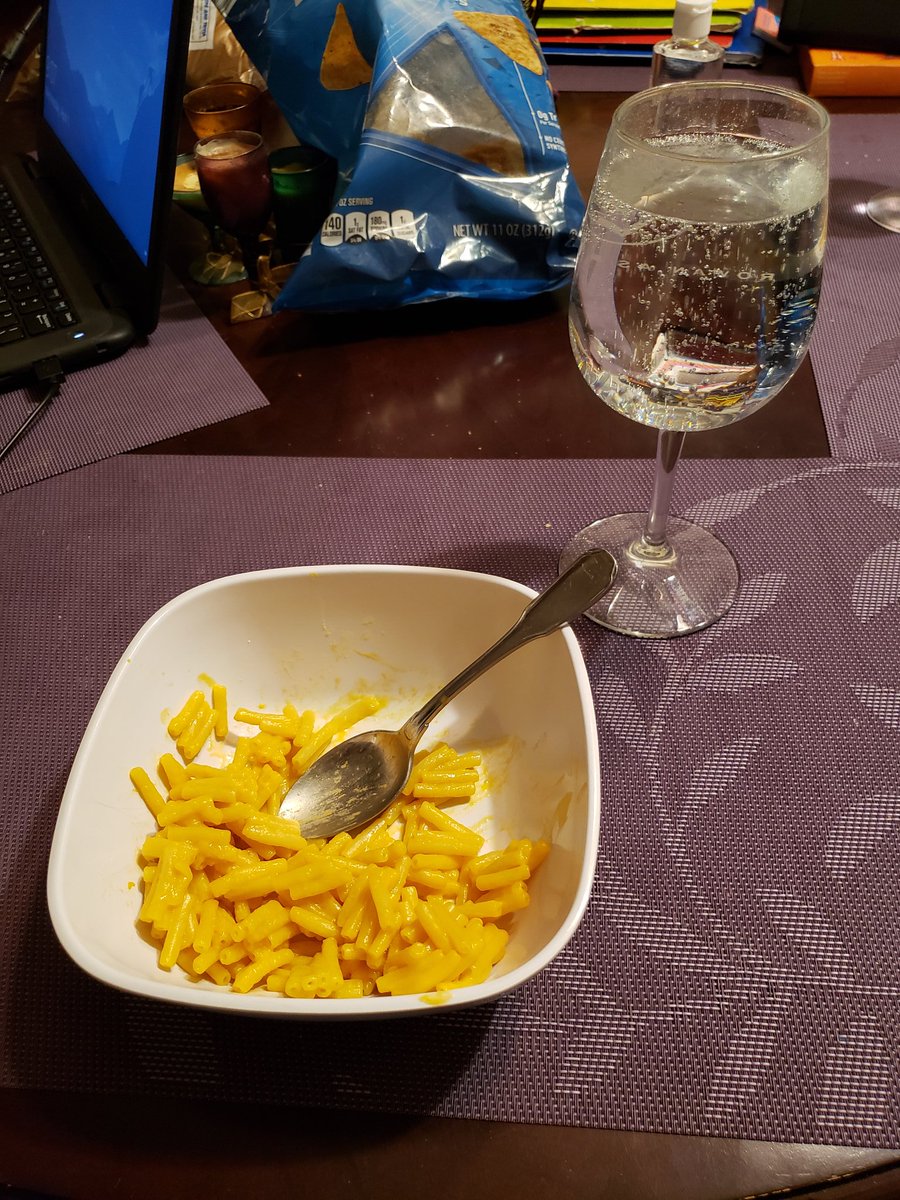 SpookyMulder22's tweet photo. Champion's dinner https://t.co/9QymTG4AyZ