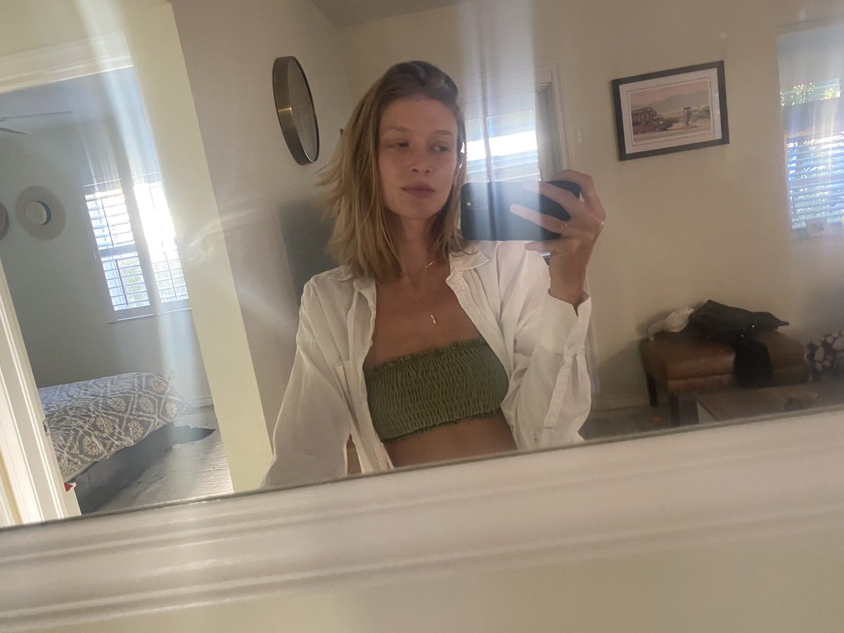 ericajanehoff's tweet image. Hello ~ 🌞