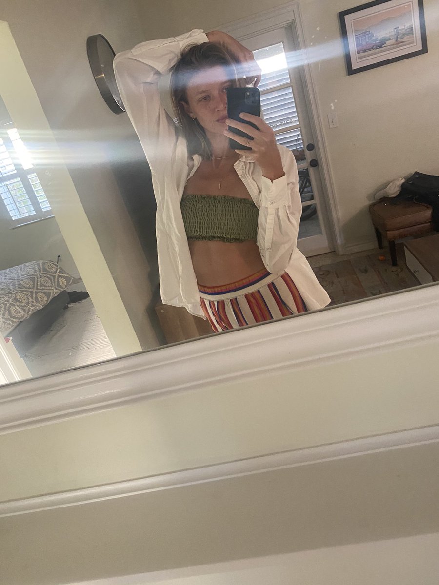 ericajanehoff's tweet image. Hello ~ 🌞