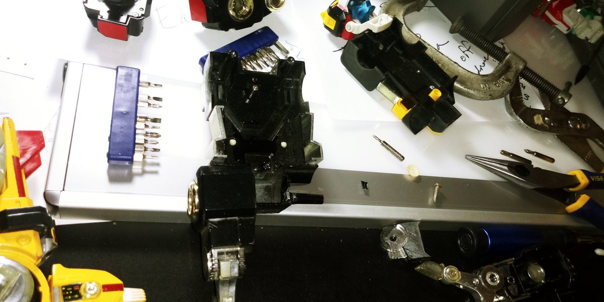 Duncebot's tweet image. Found an old toy from when I was a kid while cleaning up. Voltron! Hell yeah OG metal version. Too bad his left leg is broken completely off so I&apos;m doing repairs. 

#voltron #fixstuff