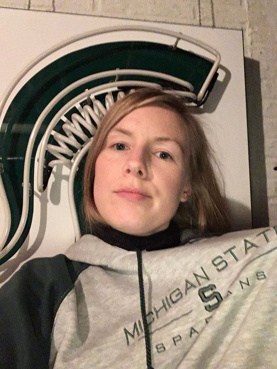 kmillersroom1's tweet photo. Yep...this is a #gogreengowhite house! #BMSHomeSpiritWeek #Sparty https://t.co/YvVHZrMNXx