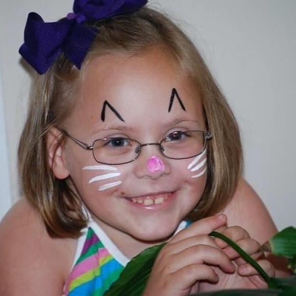 gtownjmo's tweet photo. Hard to believe my sweet girl is wrapping up her Sr year away from all the people she loves most. So proud of her &amp; the entire class of 2020 💚💛 @GhsSpiritParade #WayBack2020 https://t.co/WcBcPcKfvk