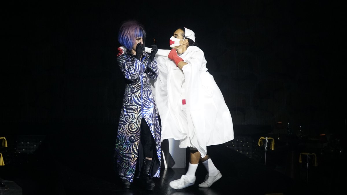 Sweetie, it´s time to #StayHome! 💉 💜 
#RauxaShow