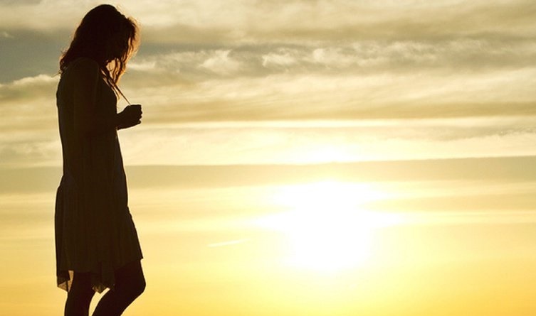 그리우세요? 그이가. .
그립다고 말하세요.

보고 싶으세요? 그 사람이. . 
보고 싶다고 말하세요.

사랑하세요? 그를. .
사랑한다고 말하세요.

그가 가버리기 전에. . .

그립고, 보고 싶고, 사랑한다고
지금 말하세요.