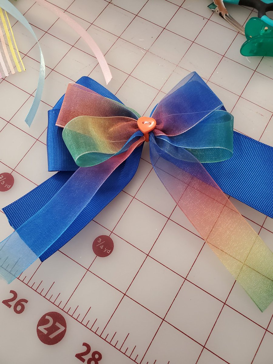 didsomeonesaynu's tweet photo. Just a reminder that I'm accepting orders for lightstick bows!! I made these two today.
The pastel one is a custom bow for @axmariex
#bts๐ #btsxcottonbowl #btsindallas https://t.co/rQGd8pd7Fn