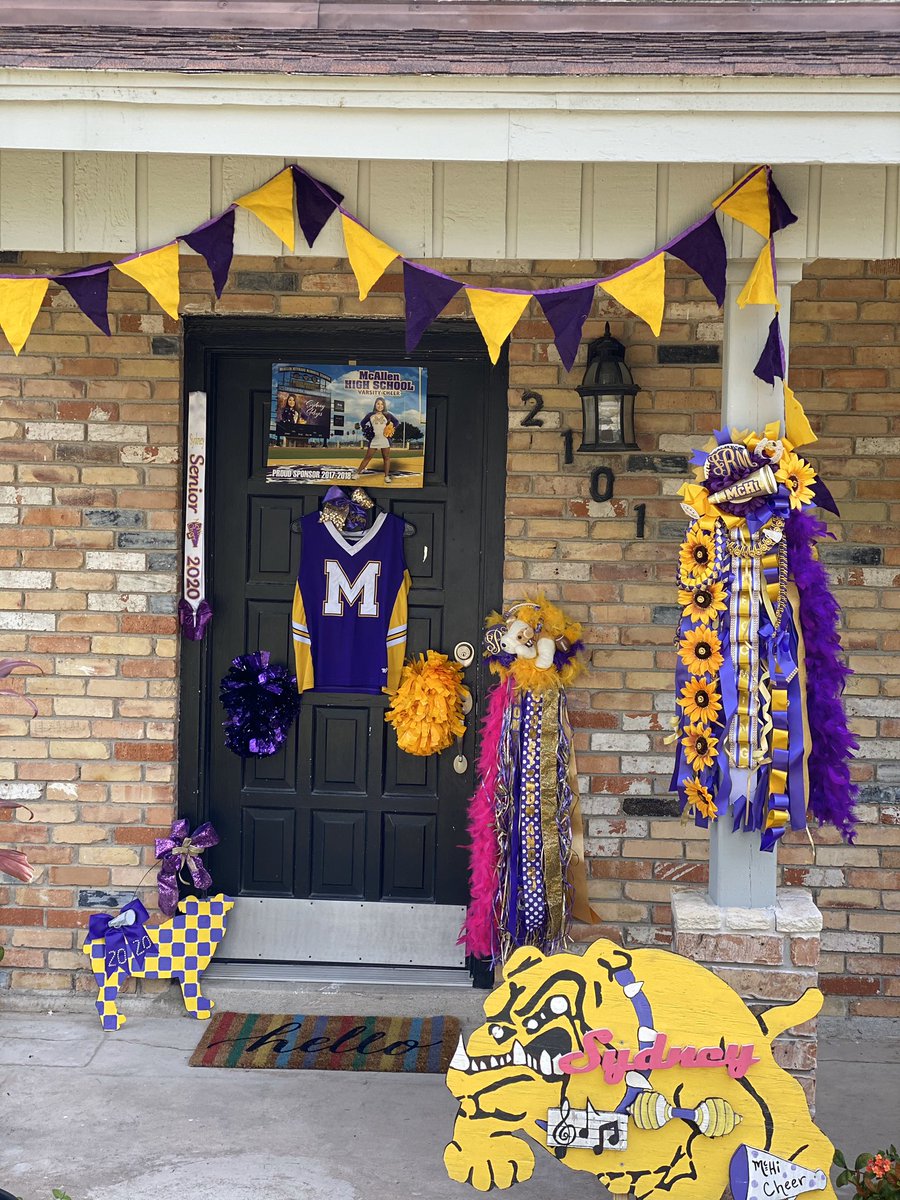 Two more doors from two of our senior cheerleaders! Shout out to Chloe and Sydney! Let’s decorate those doors and keep the pics coming! @mchipride @mcallensid #WeGotThis #WeAreMcHi