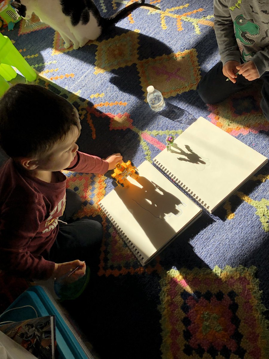 Steeniee9's tweet photo. #shadowtracing #qcsdshareyourlearning playing around with our toys and the shadows they create. https://t.co/3fCBZ3FLzd