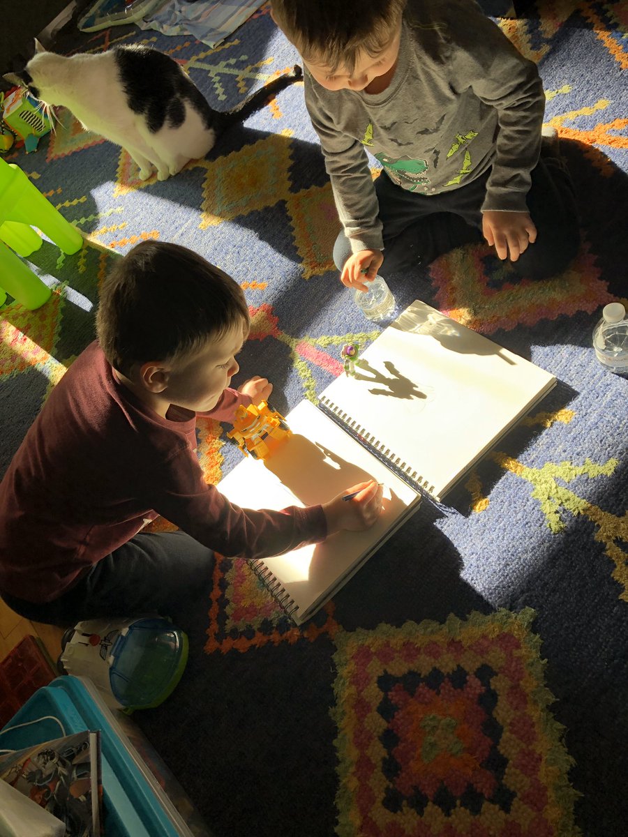 Steeniee9's tweet photo. #shadowtracing #qcsdshareyourlearning playing around with our toys and the shadows they create. https://t.co/3fCBZ3FLzd