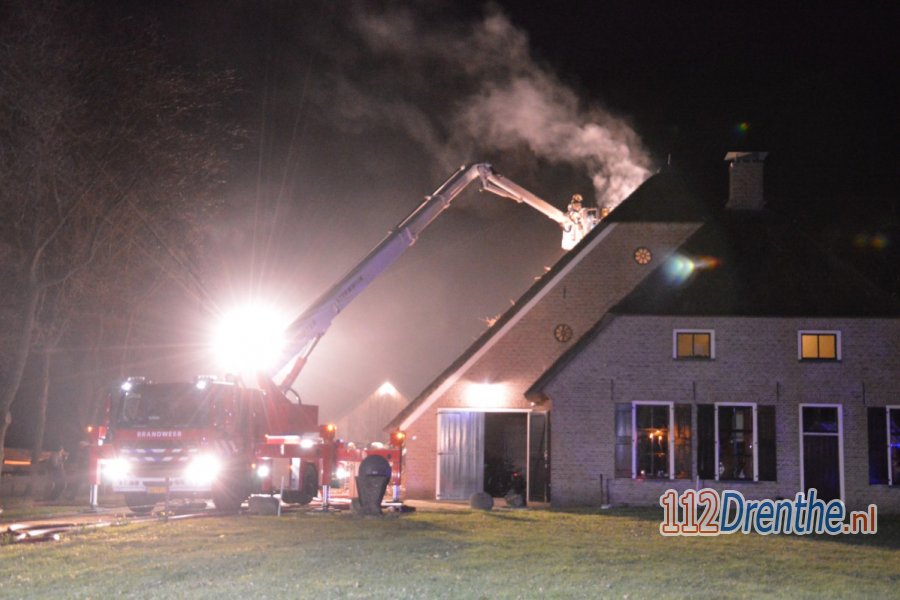 Brand in rieten kap van woonboerderij in #Wapserveen. 112Drenthe.