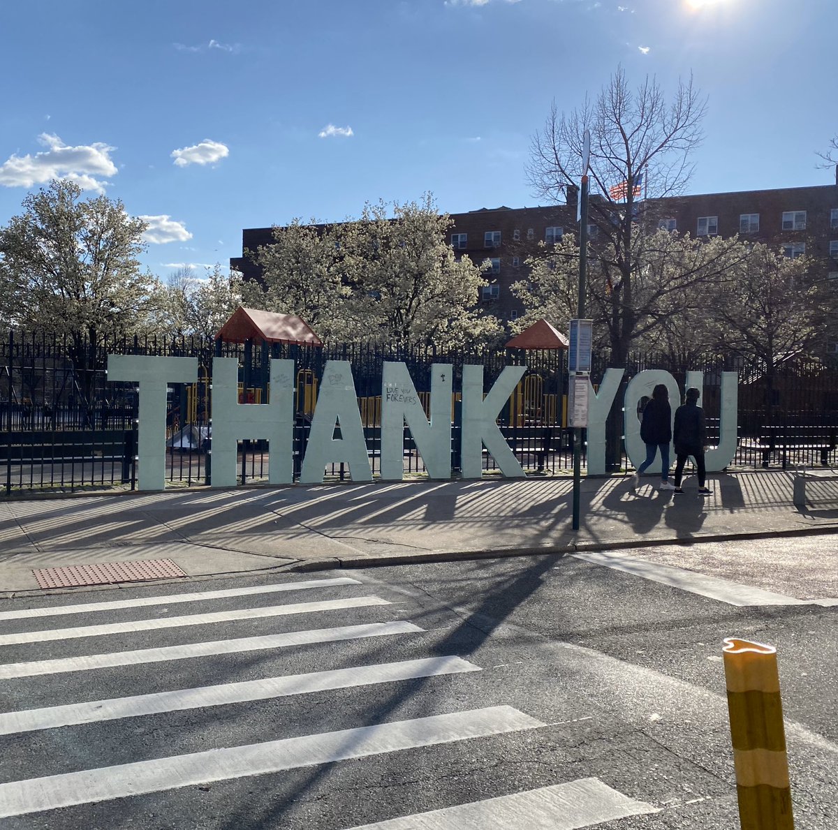 New York showing Elmhurst hospital some well-deserved and dearly needed love. ❤️❤️ #COVIDー19 #StayHome