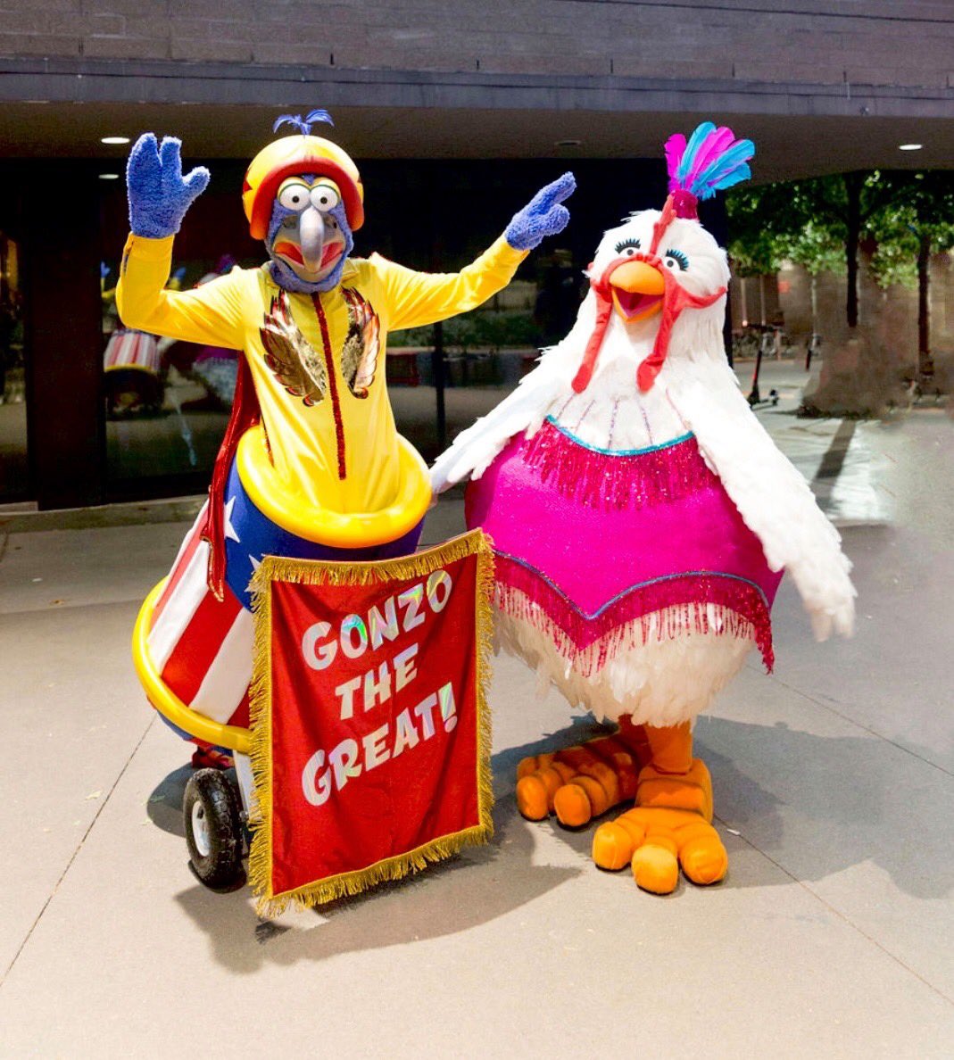 Gonzo the Great and Camilla the Chicken cosplay imgur.com/gallery/GEovlNf