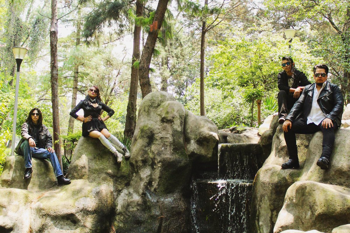 suenosdvioleta's tweet photo. Volveremos a salir, seremos más fuertes y más conscientes 🌍🎵 We will come back stronger and more aware 🌍🎵 SOMOS/ WE ARE #sueñosdevioleta 🔥🎸  #rockenespañol #musicarock #rocklover #rockfan #rockfans #quedateencasa #genesisyelcuervodejulia #covit19 #coronavirus #quedateencasa https://t.co/XD9bPEFviS